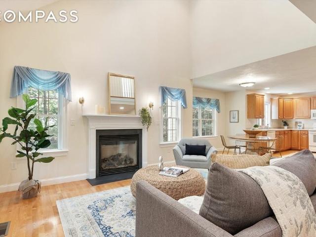 Townhouse for sale in Bedford