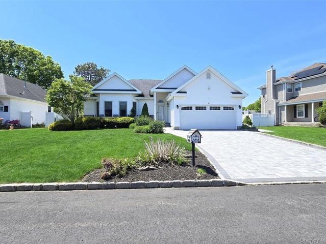 House for sale in Centereach, New York