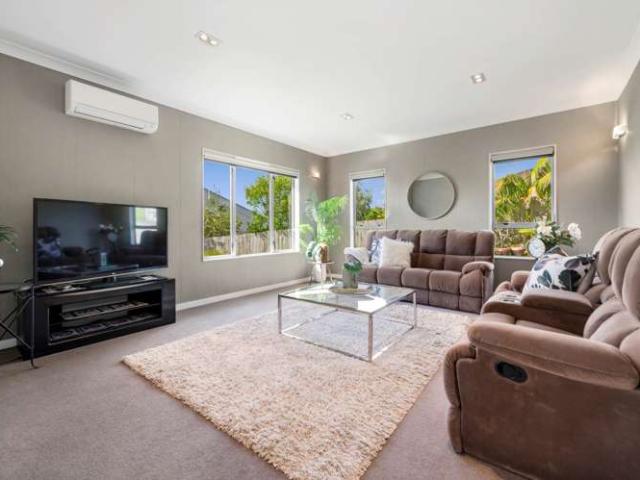 House for sale in Beachlands