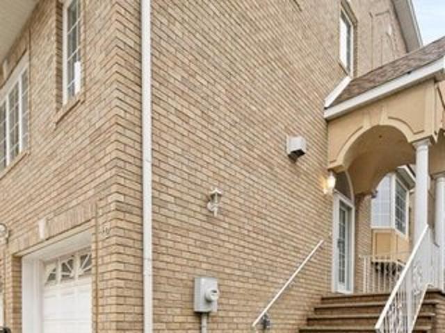 Townhouse for sale in Hudson, New Jersey