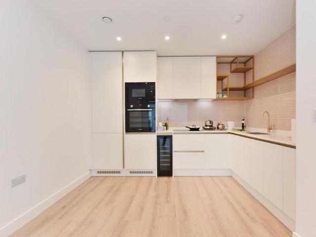 Apartment for rent in Alperton, Greater London