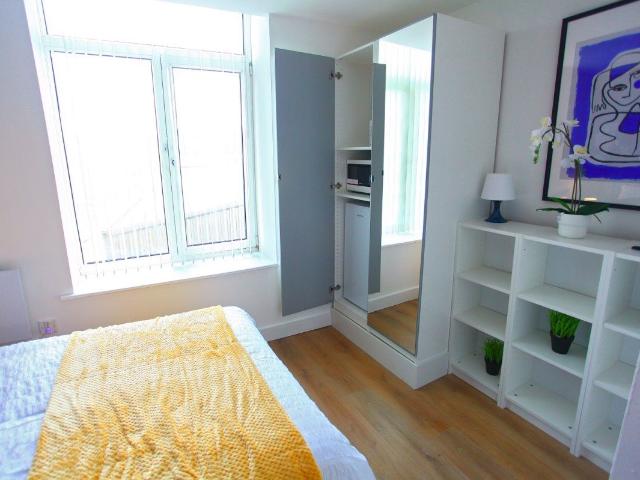 Room for rent in Boothtown, Halifax