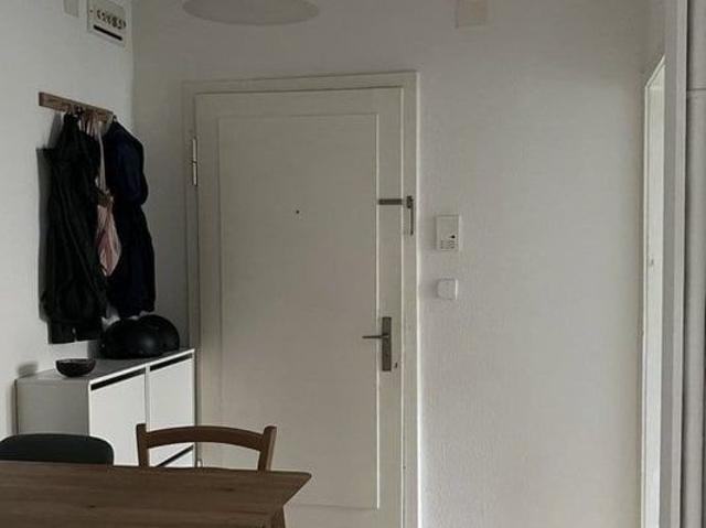 Studio mieten in Einigen, Zürich