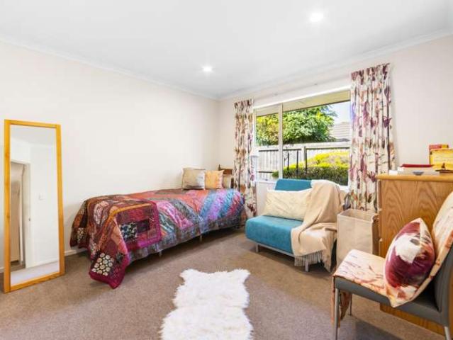 House for sale in Chaslands, Canterbury