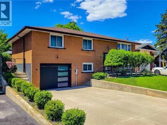 House for sale in Ancaster, Ontario