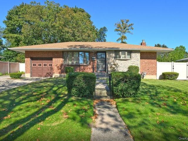 House for sale in Commack, Town of Huntington