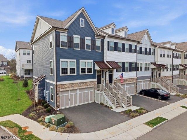 Townhouse for sale in Warren, New Jersey