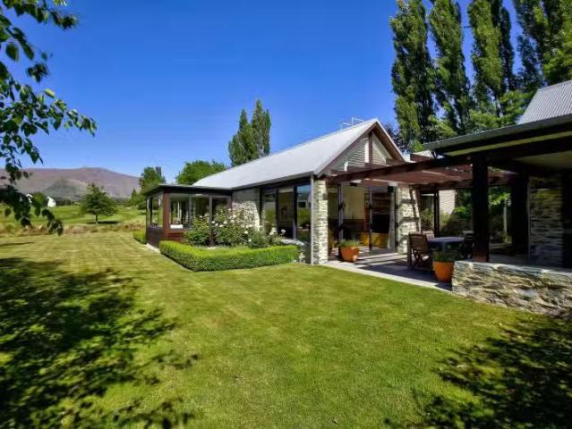 House for sale in Otakou