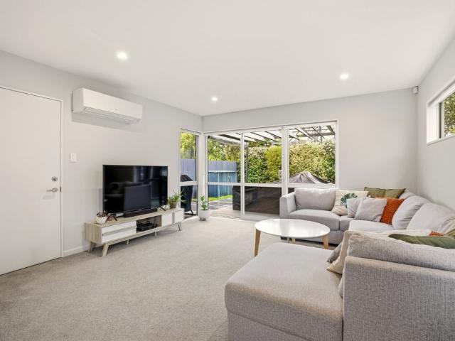 Townhouse for rent in Chaslands, Canterbury