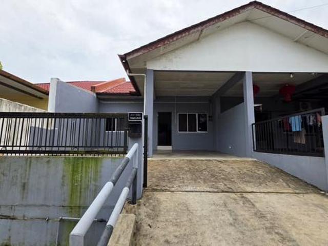 Terraced House for sale in Kuching, Bahagian Kuching