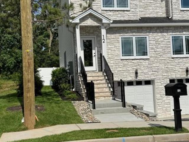 Townhouse for sale in Edison, New Jersey