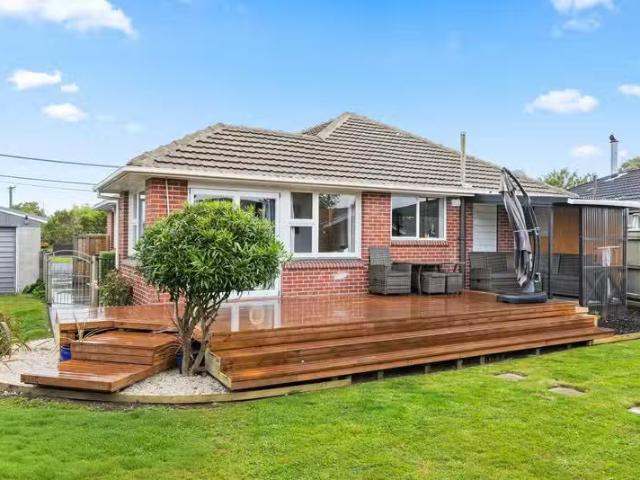 House for sale in Chaslands, Canterbury