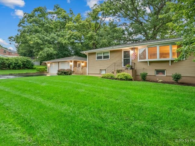 House for sale in Mchenry, Illinois