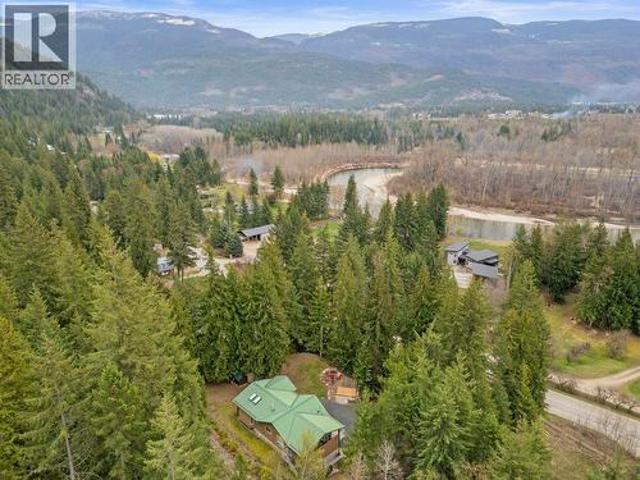 House for sale in Sicamous, British Columbia