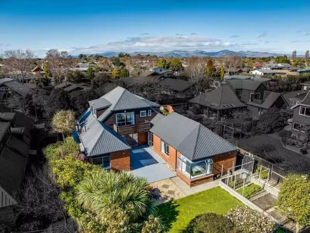 House for sale in Chaslands, Canterbury