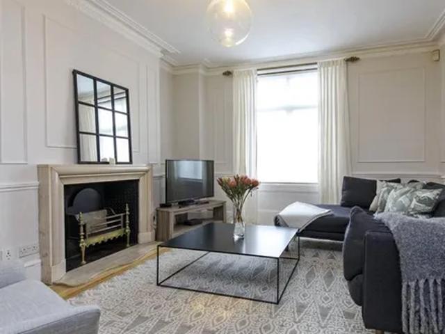 House for rent in Brompton, Greater London