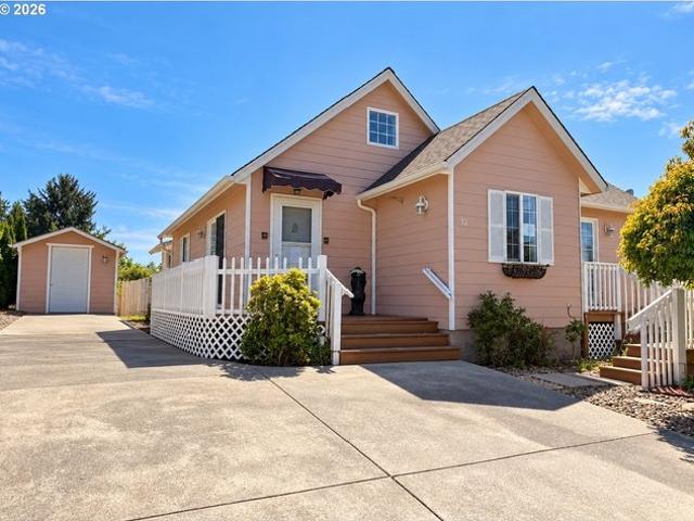 House for sale in Lakeside, Coos County
