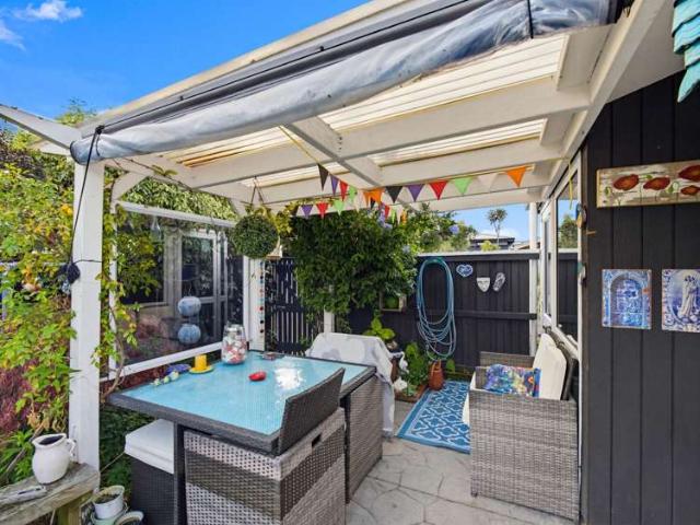 House for sale in Chaslands, Canterbury