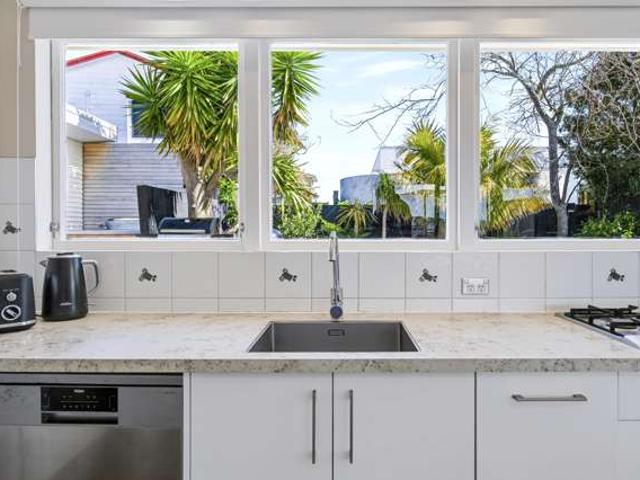 House for sale in Big Manly, Hibiscus and Bays