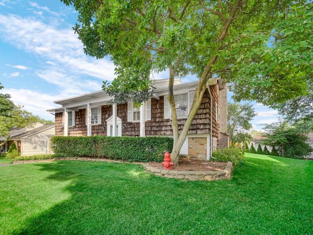 House for sale in Buffalo Grove, Illinois