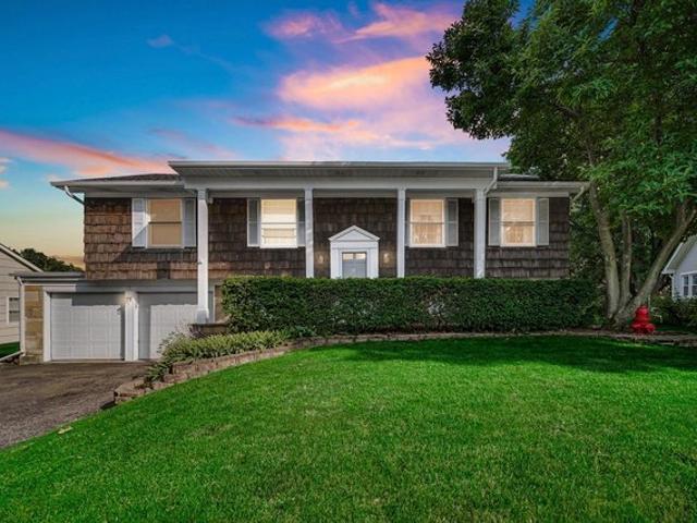 House for sale in Buffalo Grove, Illinois