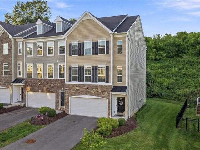 Townhouse for sale in Washington, Pennsylvania