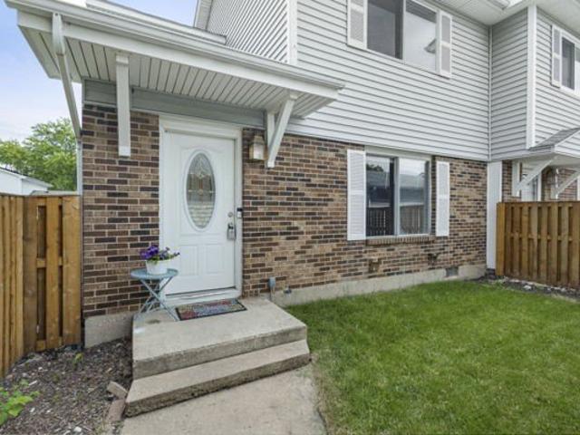 Townhouse for sale in Woodridge, Illinois