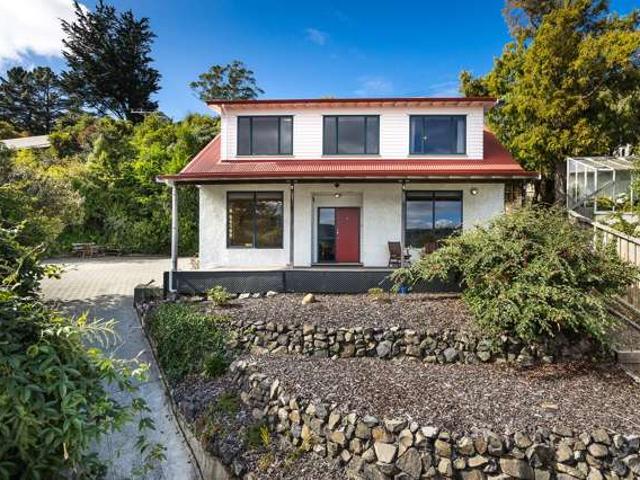 House for sale in Otakou