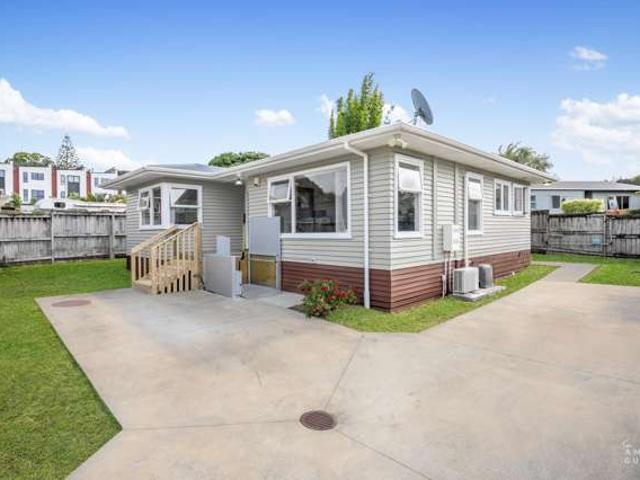 House for sale in Oratia