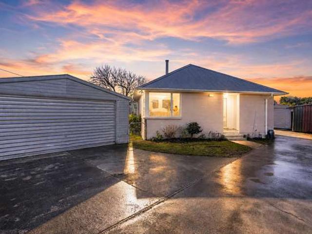 House for sale in Chaslands, Canterbury