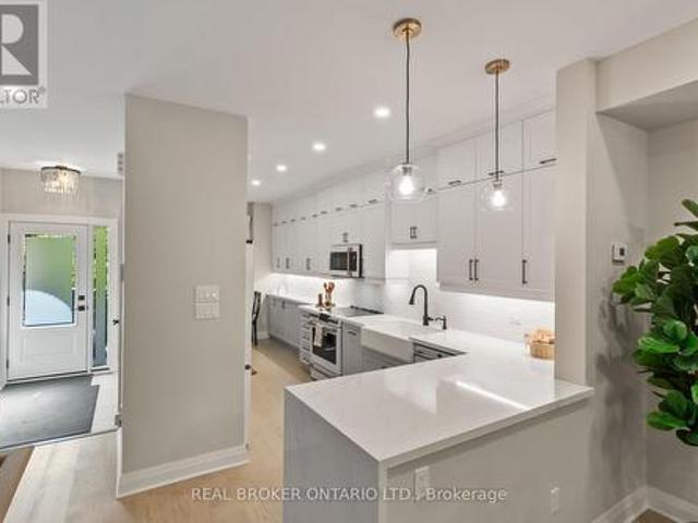 House for sale in Toronto Centre, Toronto