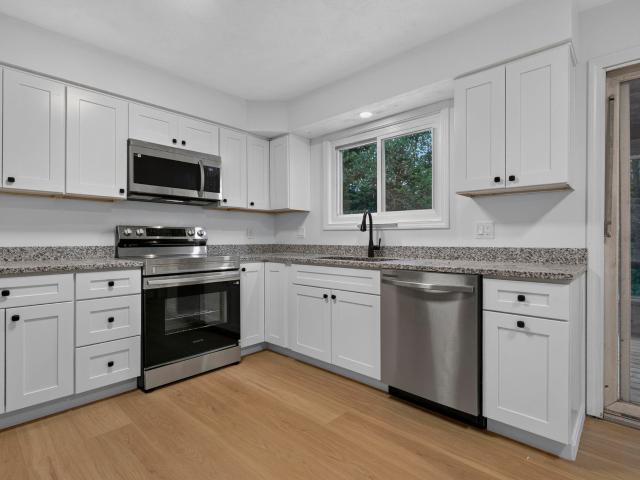 House for sale in Durham, Strafford County