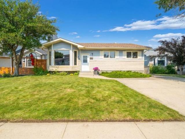 House for sale in Medicine Hat, Alberta