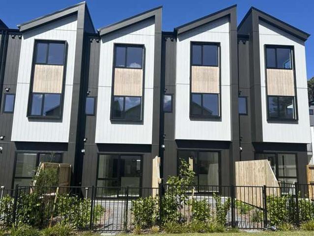 Townhouse for sale in Mount Wellington