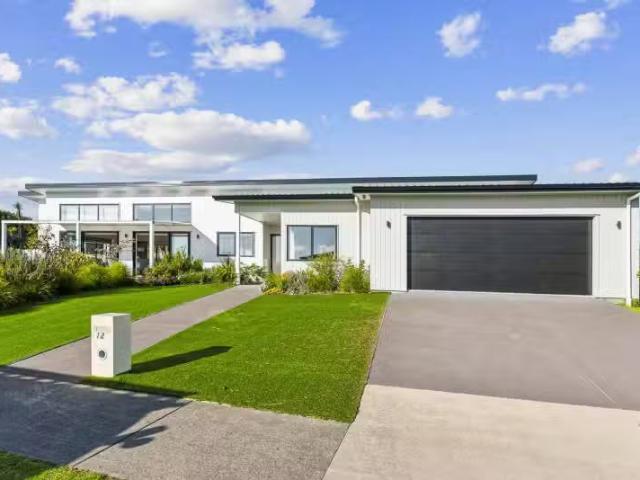 House for sale in Waikanae Beach, Wellington