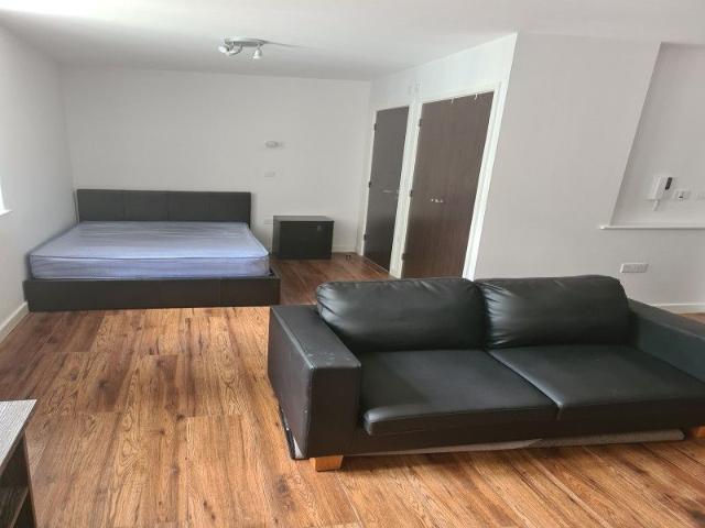 Studio for rent in St Matthew's, Old Wharf