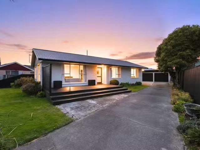 House for sale in Chaslands, Canterbury