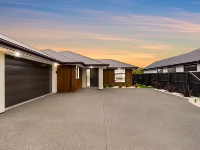 House for sale in Chaslands, Canterbury