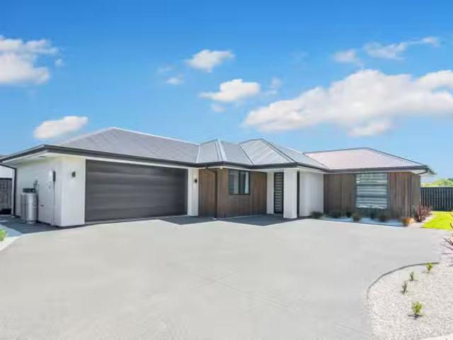 House for sale in Chaslands, Canterbury
