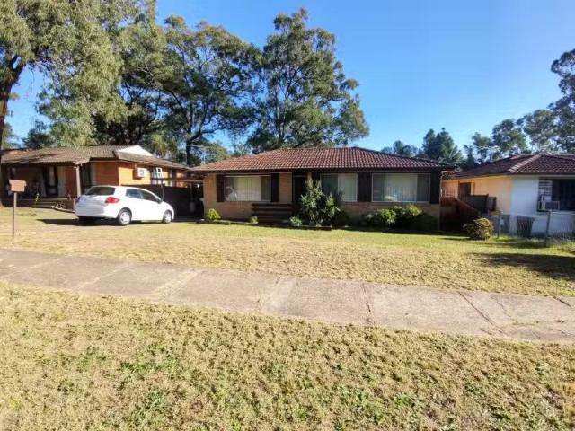 House for rent in Acacia Gardens