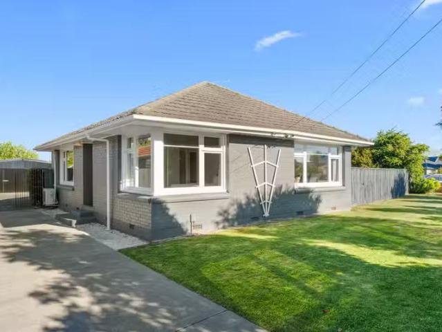 House for sale in Chaslands, Canterbury