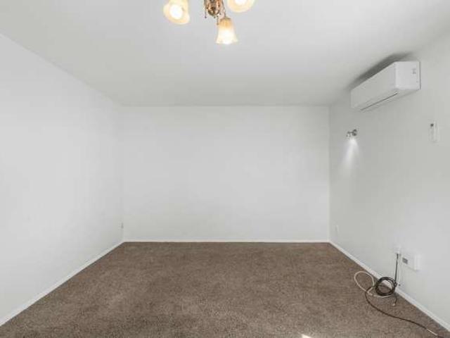 House for sale in Chaslands, Canterbury