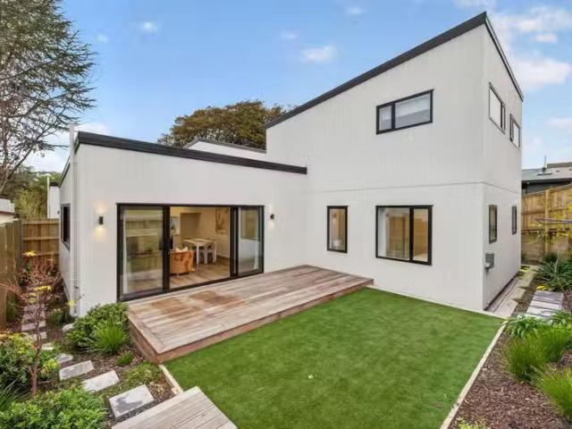 House for sale in Chaslands, Canterbury