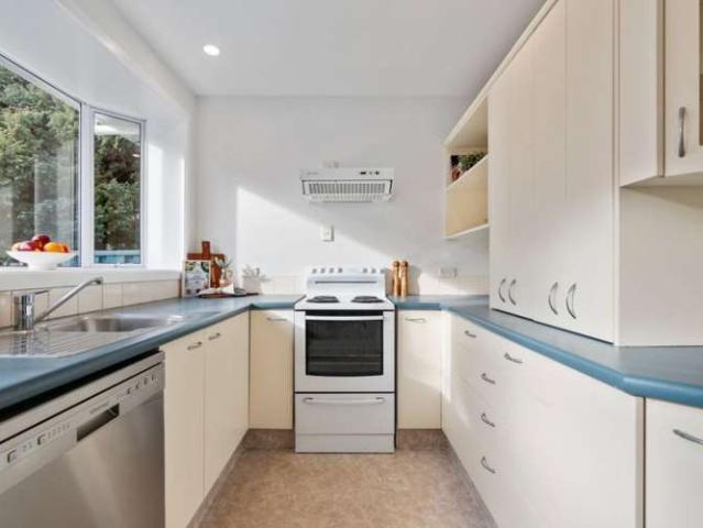 Property for sale in Chaslands, Canterbury