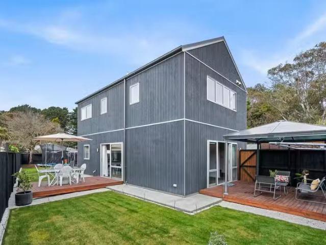 House for sale in Chaslands, Canterbury