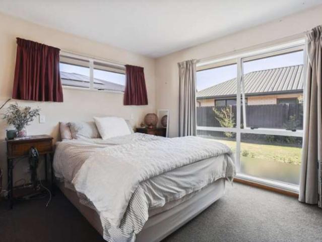 Property for sale in Chaslands, Canterbury