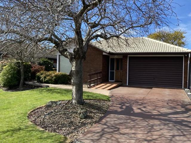 House for rent in Chaslands, Canterbury