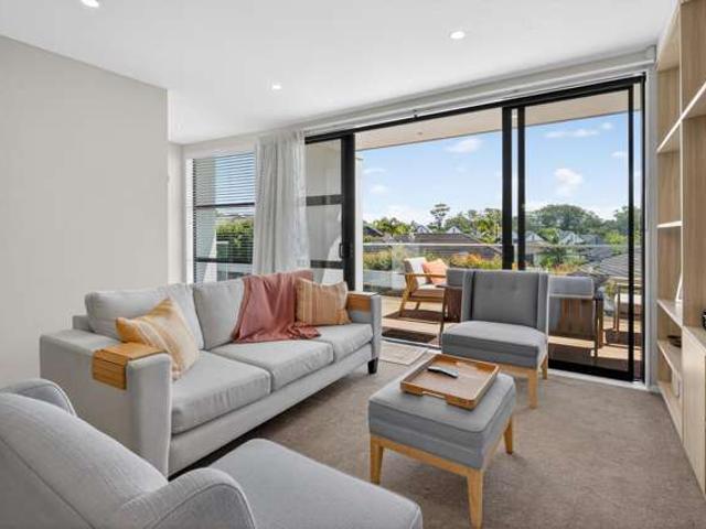 Apartment for sale in Whangaparaoa
