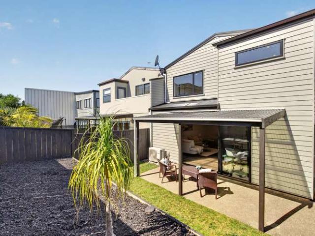 Townhouse for sale in West Harbour, Upper Harbour