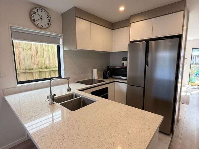 Townhouse for rent in Point England, Oroua County